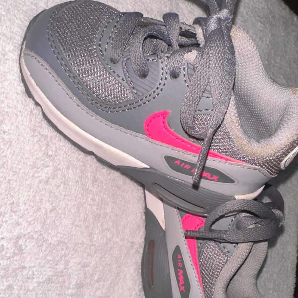 Nike Kids Sneakers in Gray and Pink